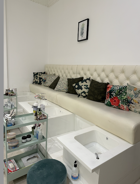 Sleeping Beauty Salon