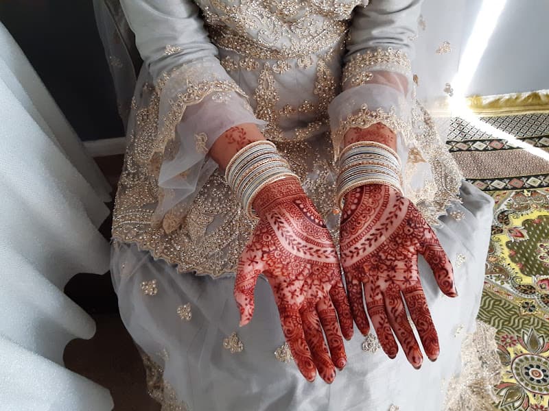 Radiant Designs henna artist