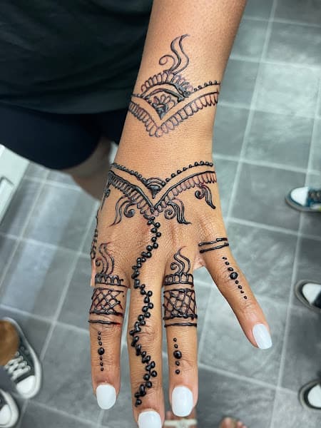 Fiza Hair And Beauty