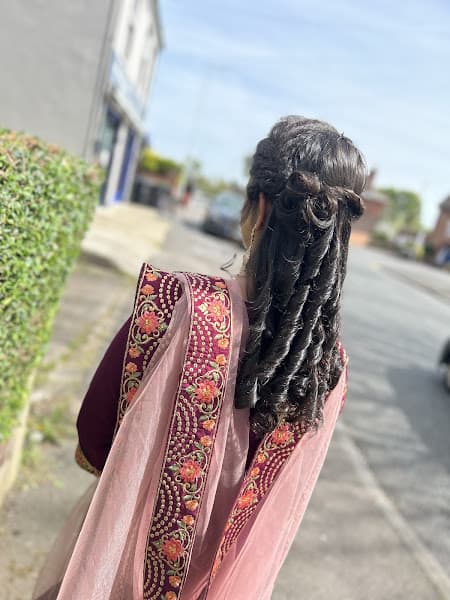 Arooma Beauty Salon(Ladies only)