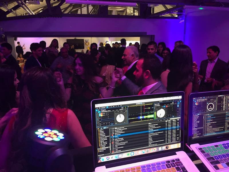 London Wedding DJs (WE R DJS)